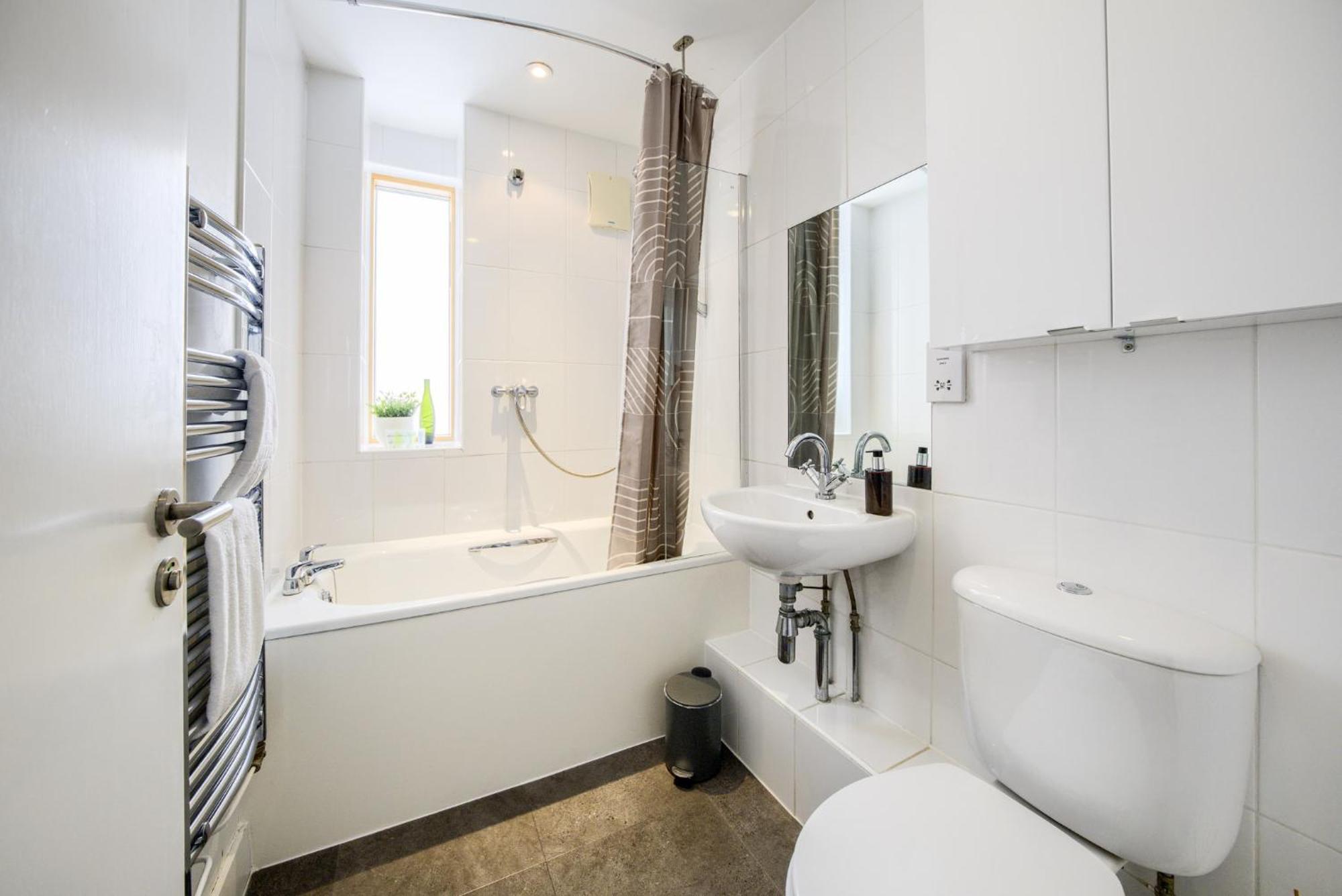 Coventry Large 4-Bed Townhouse By Empower Homes Exteriér fotografie