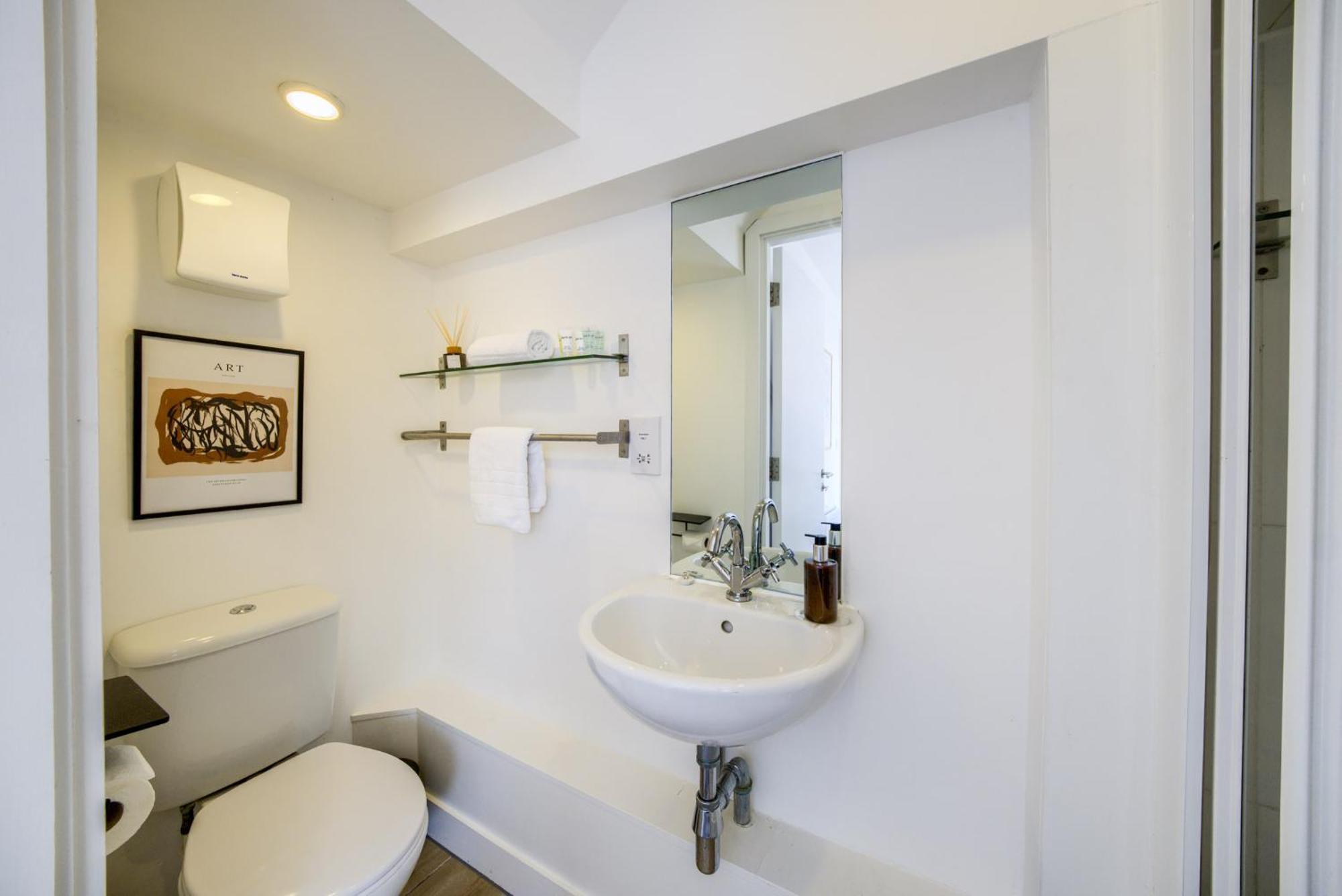 Coventry Large 4-Bed Townhouse By Empower Homes Exteriér fotografie