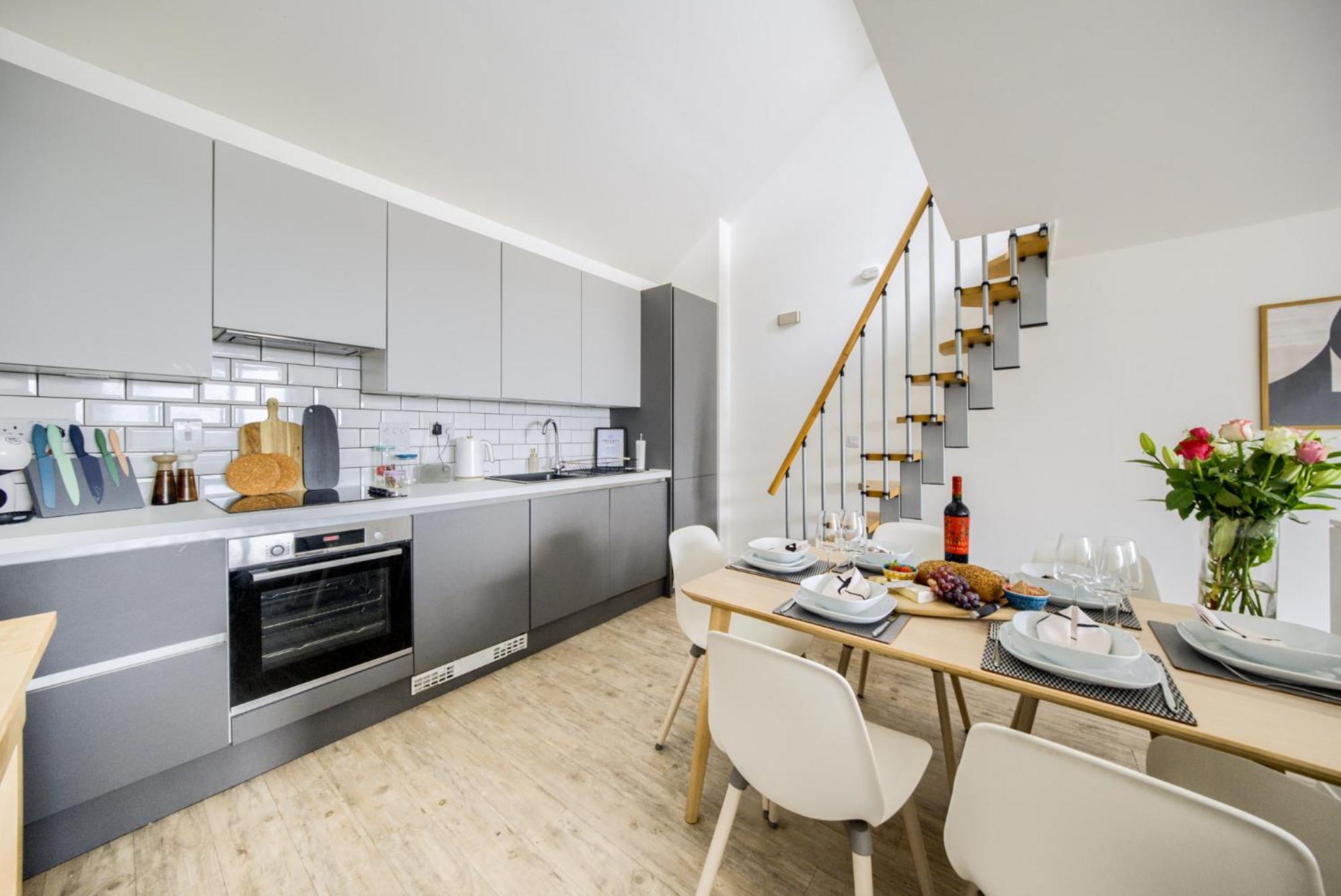 Coventry Large 4-Bed Townhouse By Empower Homes Exteriér fotografie