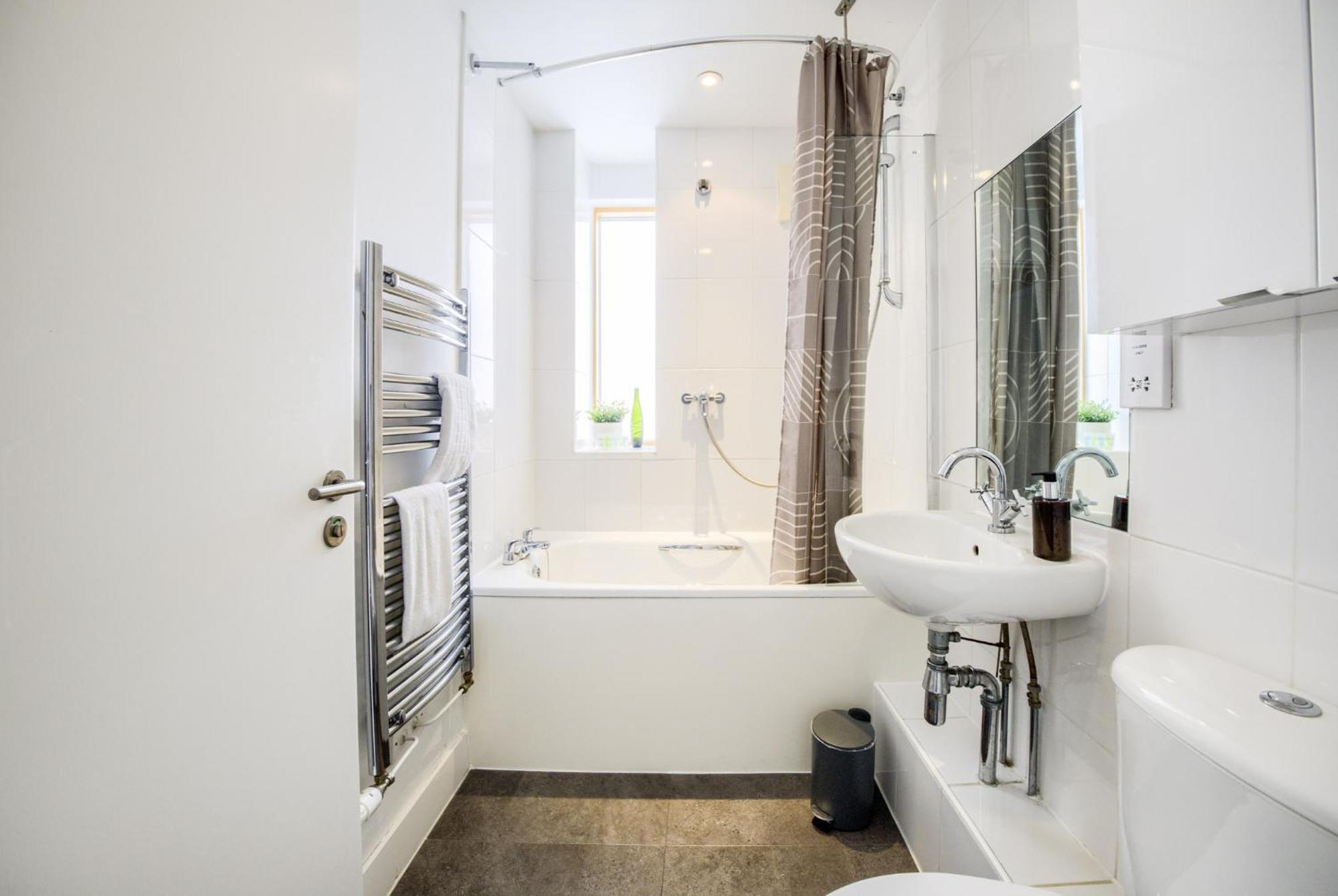 Coventry Large 4-Bed Townhouse By Empower Homes Exteriér fotografie