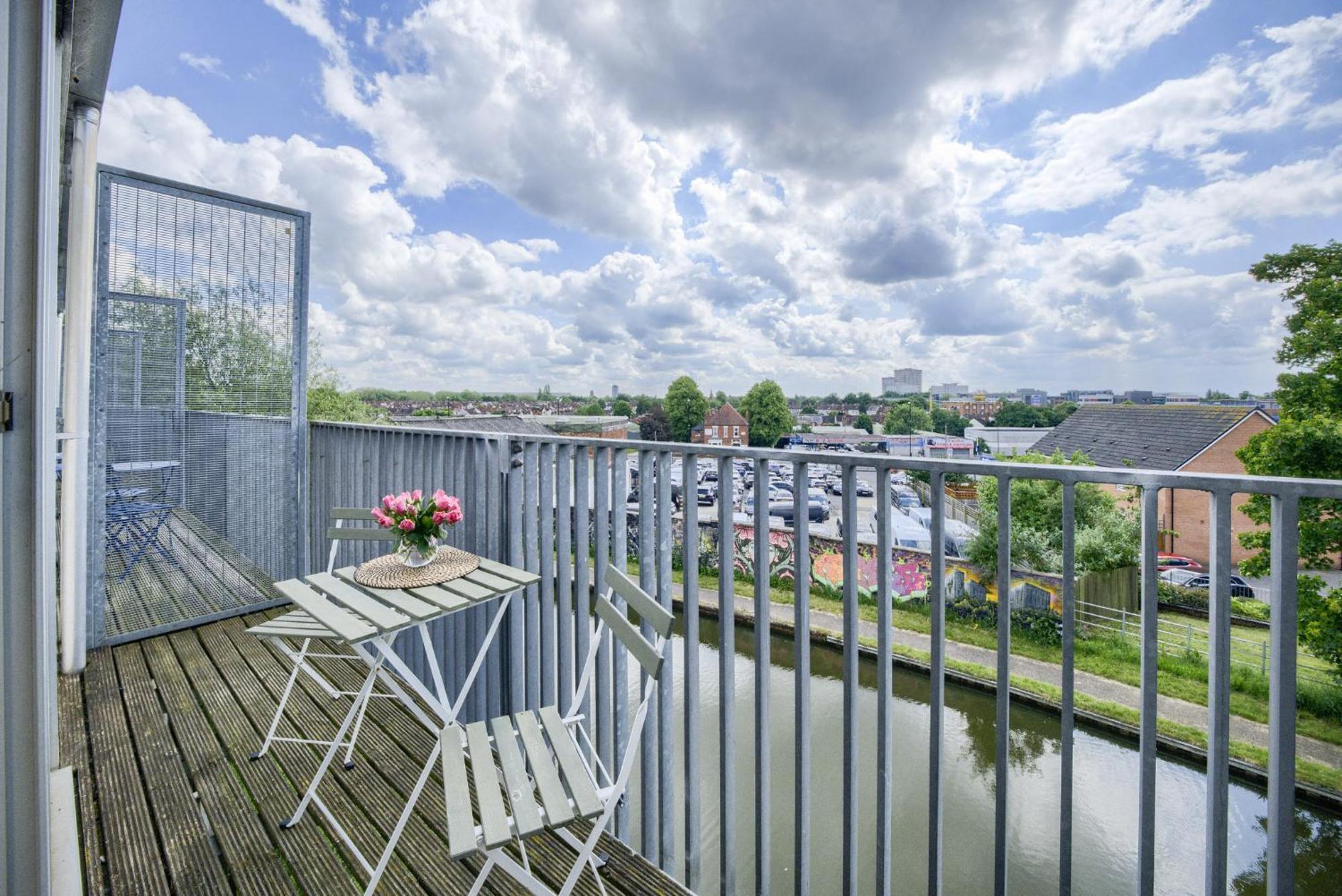 Coventry Large 4-Bed Townhouse By Empower Homes Exteriér fotografie