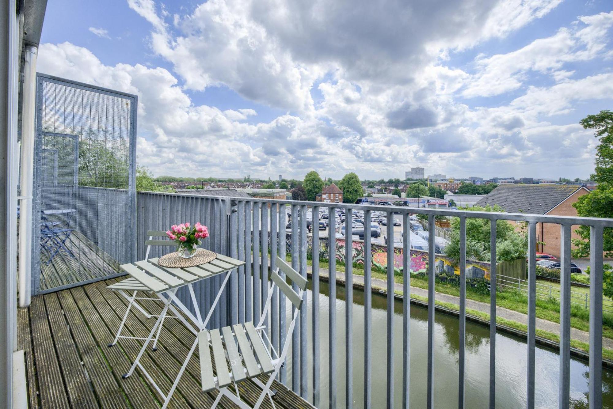 Coventry Large 4-Bed Townhouse By Empower Homes Exteriér fotografie